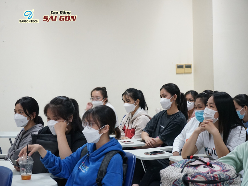 Thời gian đào tạo của Cao đẳng học buổi tối ngắn.